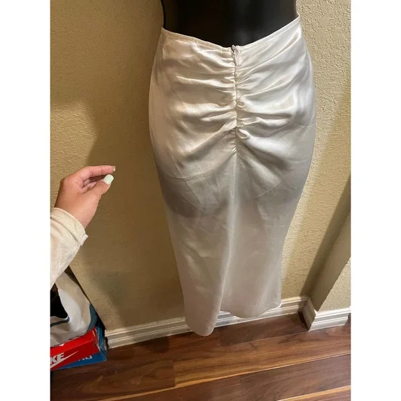 DRAPED SATIN SKIRT BNWT Size XL - Picture 5 of 8